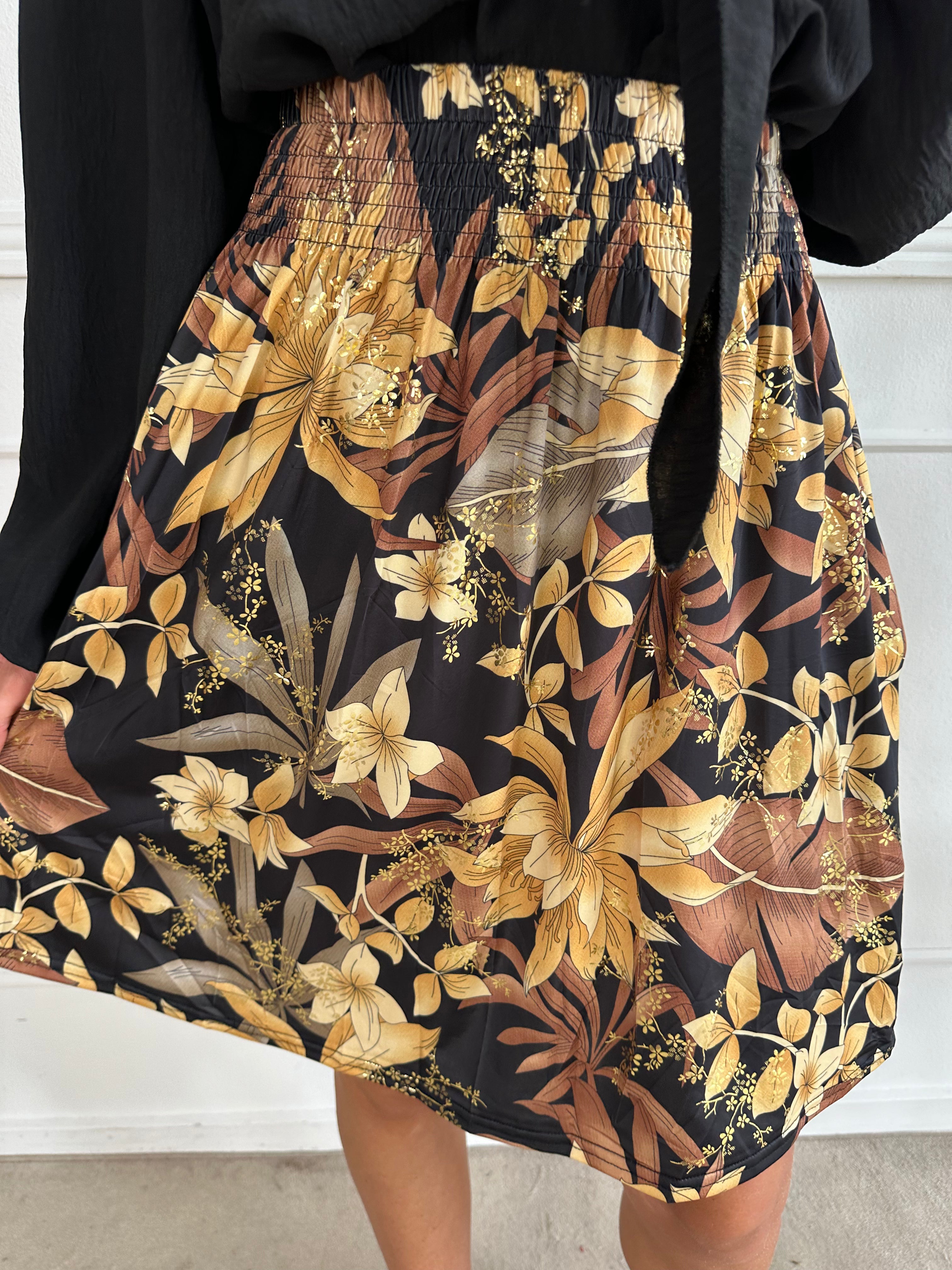 Pams Short Skirt - Kort kjol i skrynkelfritt tyg med fickor